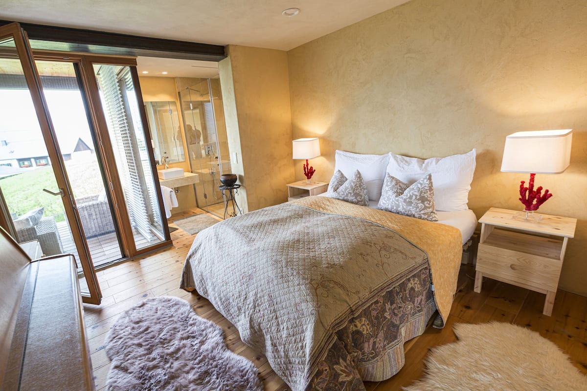 Deluxe Apartment, 2 Bedrooms, Terrace | Soundproofing, iron/ironing board, free cribs/infant beds, free WiFi