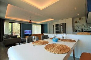 Villa | In-room dining