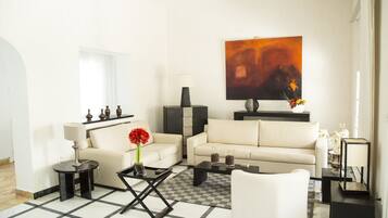 Vila clássica, 3 quartos, para não fumantes | Sala de estar | TV de tela plana, Netflix