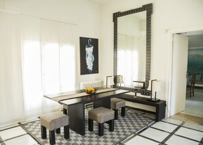 Classic Villa, 3 Bedrooms, Non Smoking | Living area | Flat-screen TV, Netflix - Villa Pieds Dans l'Eau (La Marsa)