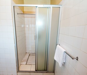 Standard Double or Twin Room, Garden View | Bathroom | Shower, towels - Nelly's Guesthouse (Lilongwe)