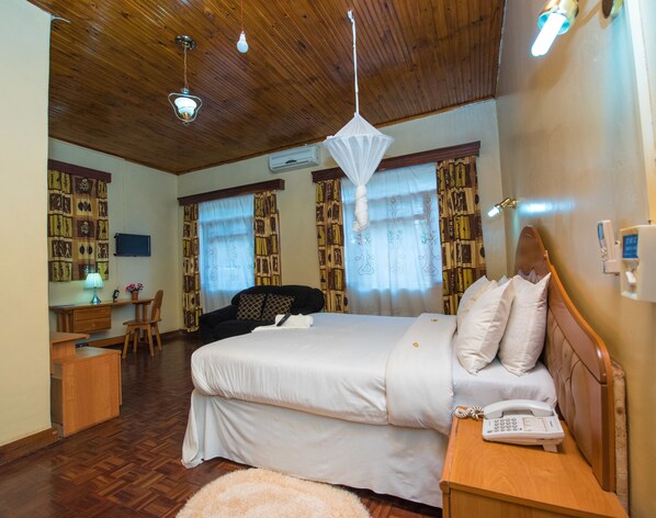 Standard Double Room Single Use, 1 Bedroom, Non Smoking | In-room safe, individually furnished, desk, soundproofing