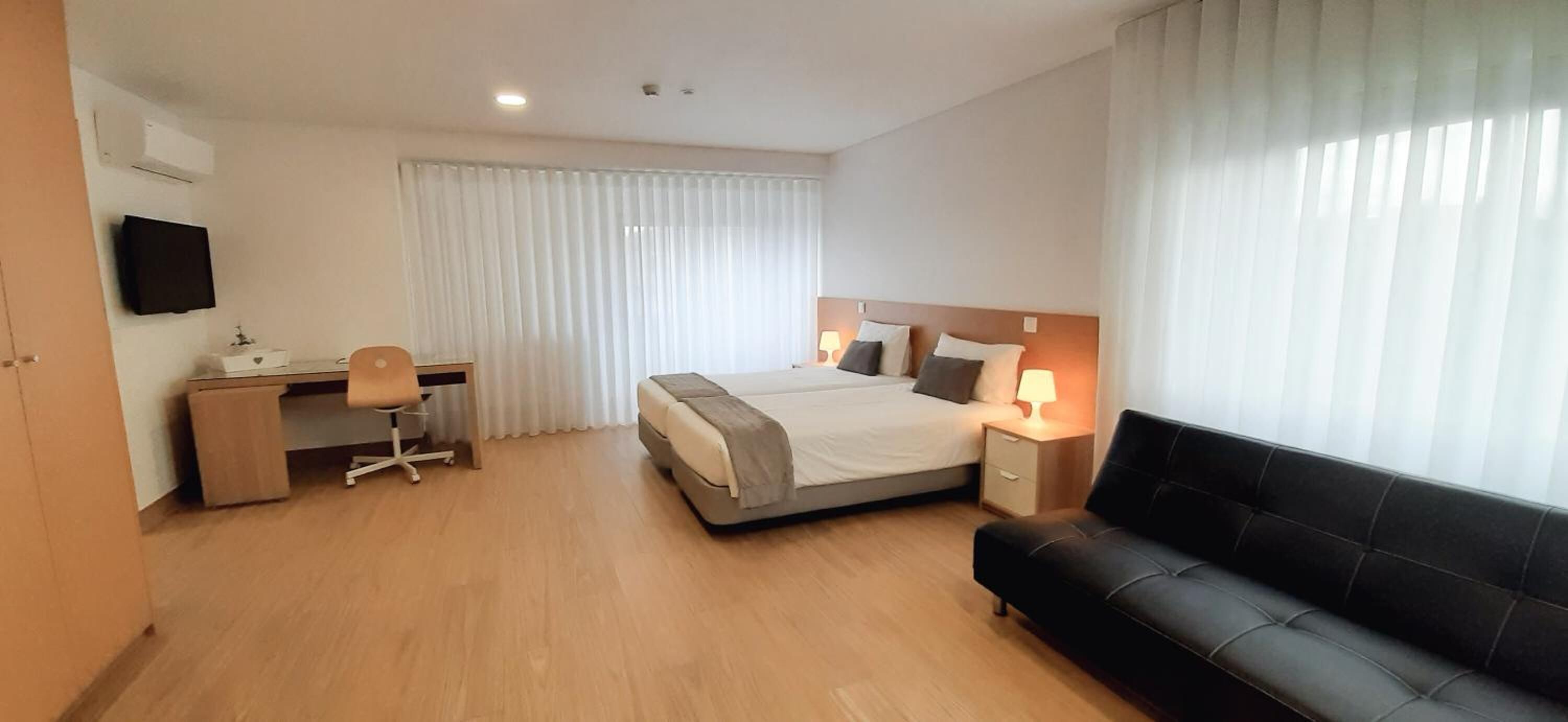 Desk, blackout drapes, free WiFi, bed sheets