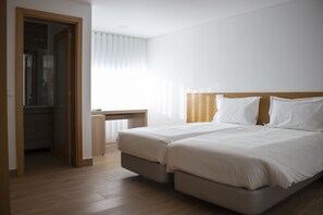 ห้องดับเบิล | โต๊ะทำงาน, ผ้าม่านกันแสง, Wi-Fi ฟรี, ผ้าปูที่นอน