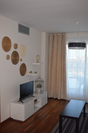 Appartement, 3 chambres, balcon, vue parc | Salle de séjour