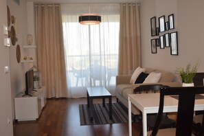 Apartment, 3 Bedrooms, Balcony, Park View | Living room | 32-inch flat-screen TV with digital channels, plasma TV, Netflix - River Park Valencia (Mislata)