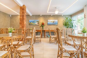 Free daily buffet breakfast - Pousada Areia do Forte (Cabo Frio)