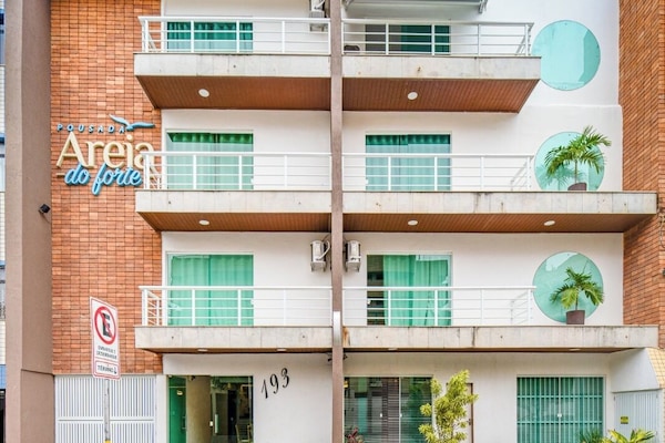 Vista frontal de la propiedad