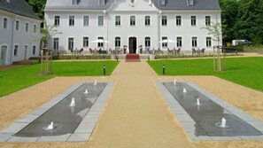 المنشأة من الخارج