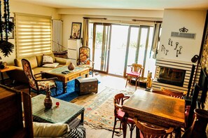 Villa | Living room | LCD TV - Villa 6002 (Bursa)