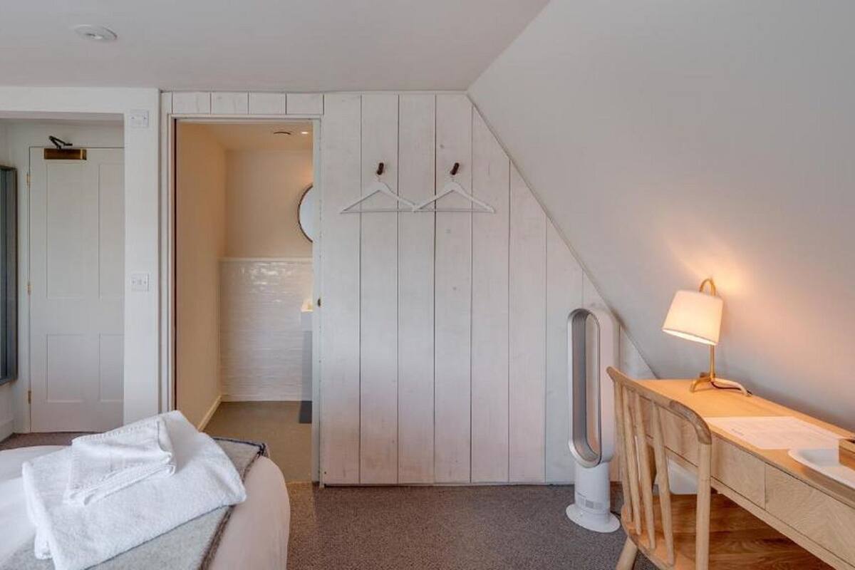 Standaard kamer, 1 tweepersoonsbed, niet-roken | Een strijkplank/strijkijzer, gratis wifi, beddengoed