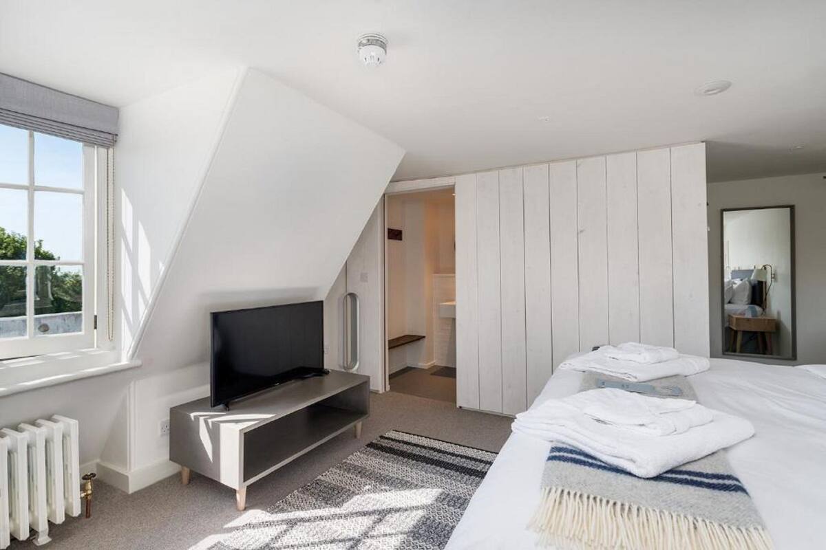 Executive kamer, 1 kingsize bed, niet-roken | Een strijkplank/strijkijzer, gratis wifi, beddengoed