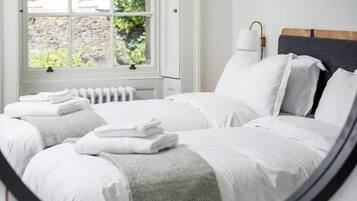 Iron/ironing board, free WiFi, bed sheets
