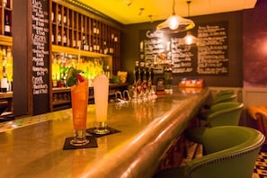 Garden views, serves breakfast, lunch and dinner - Rooms by Bistrot Pierre (Plymouth)