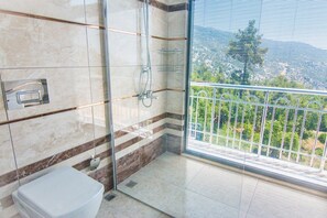 วิลล่า | ห้องน้ำ | อ่างอาบน้ำและฝักบัวแยกจากกัน, อ่างอาบน้ำแบบหัวเจ็ต, ไดร์เป่าผม