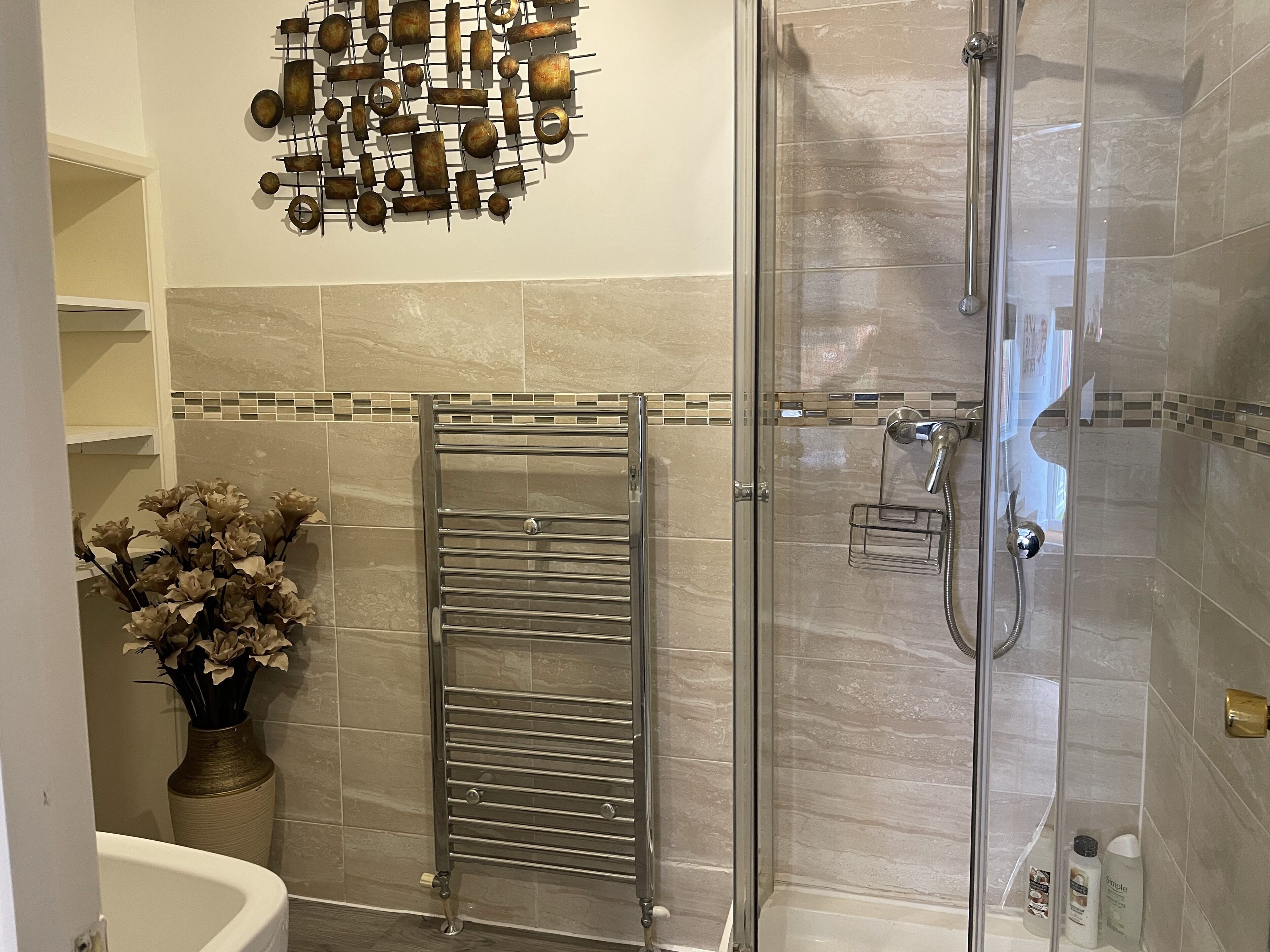 studio | bathroom | shower, free toiletries, hair dryer, towels