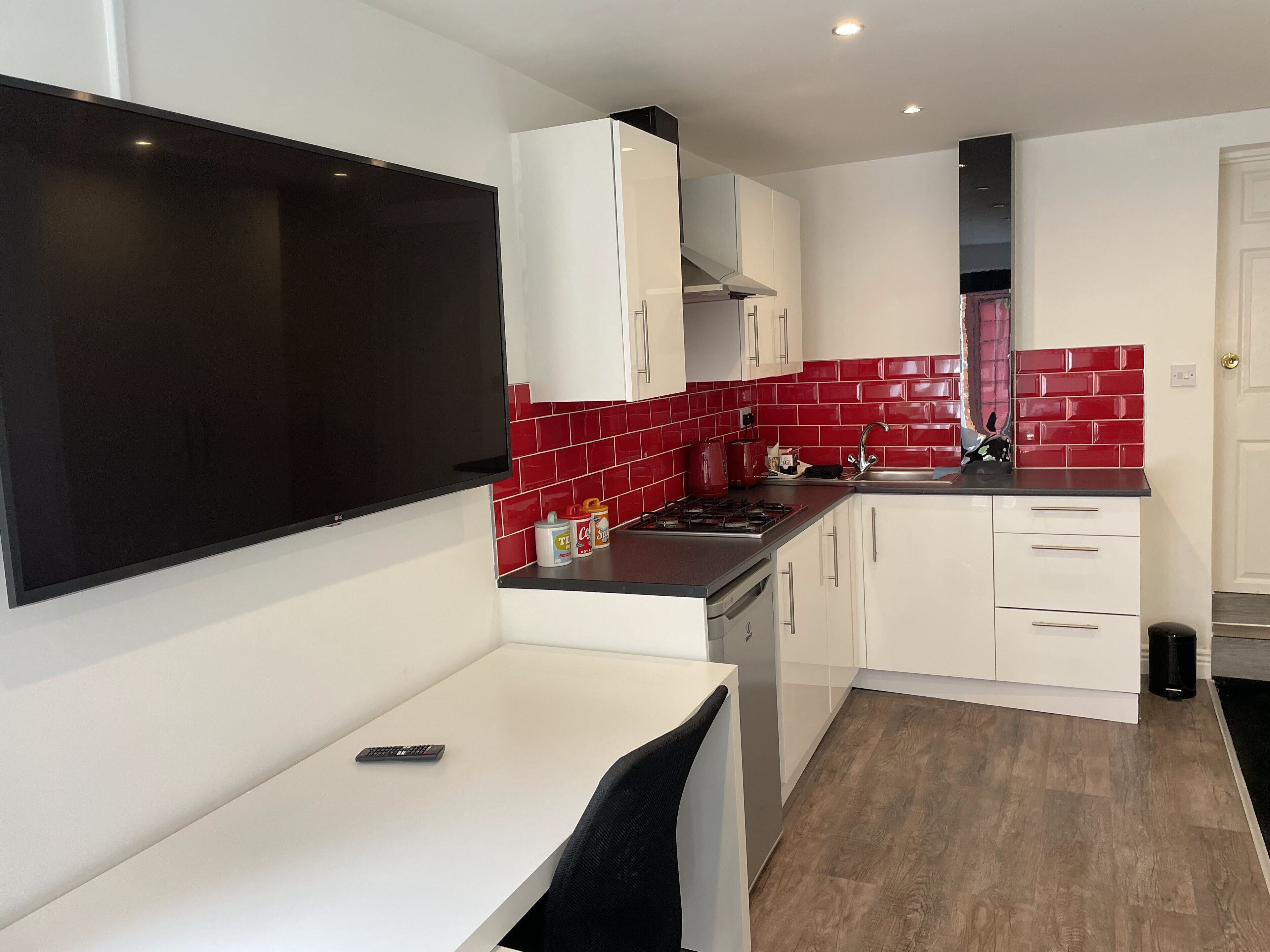 studio | private kitchen | electric kettle