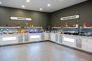 Café da manhã com buffet grátis todos os dias