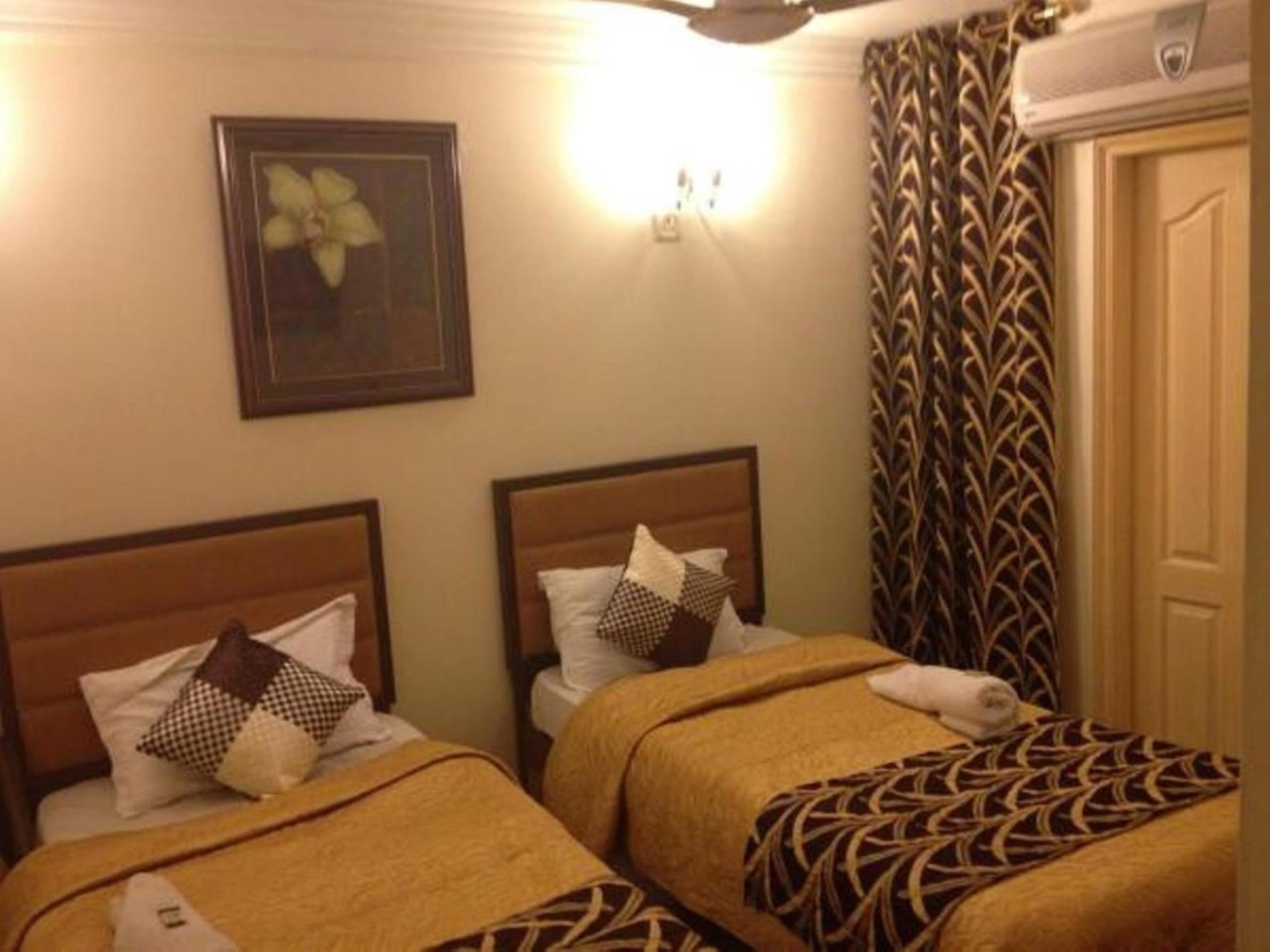 Photo - Hotel IVY Plaza Near IGI Airport