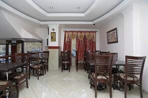 Colazione a buffet, servita tutte le mattine (150 INR a persona) 