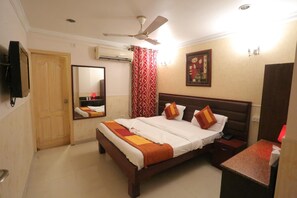 1 bedroom, individually furnished, desk, blackout curtains - Airport Hotel Eurostar International (New Delhi)