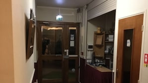 Interior entrance - La Châtaigneraie (Uzer)