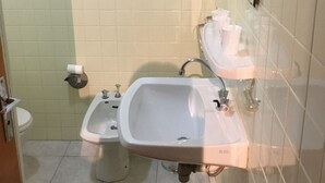 Bathroom - La Châtaigneraie (Uzer)
