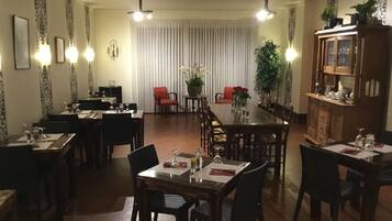 Lunch and dinner served