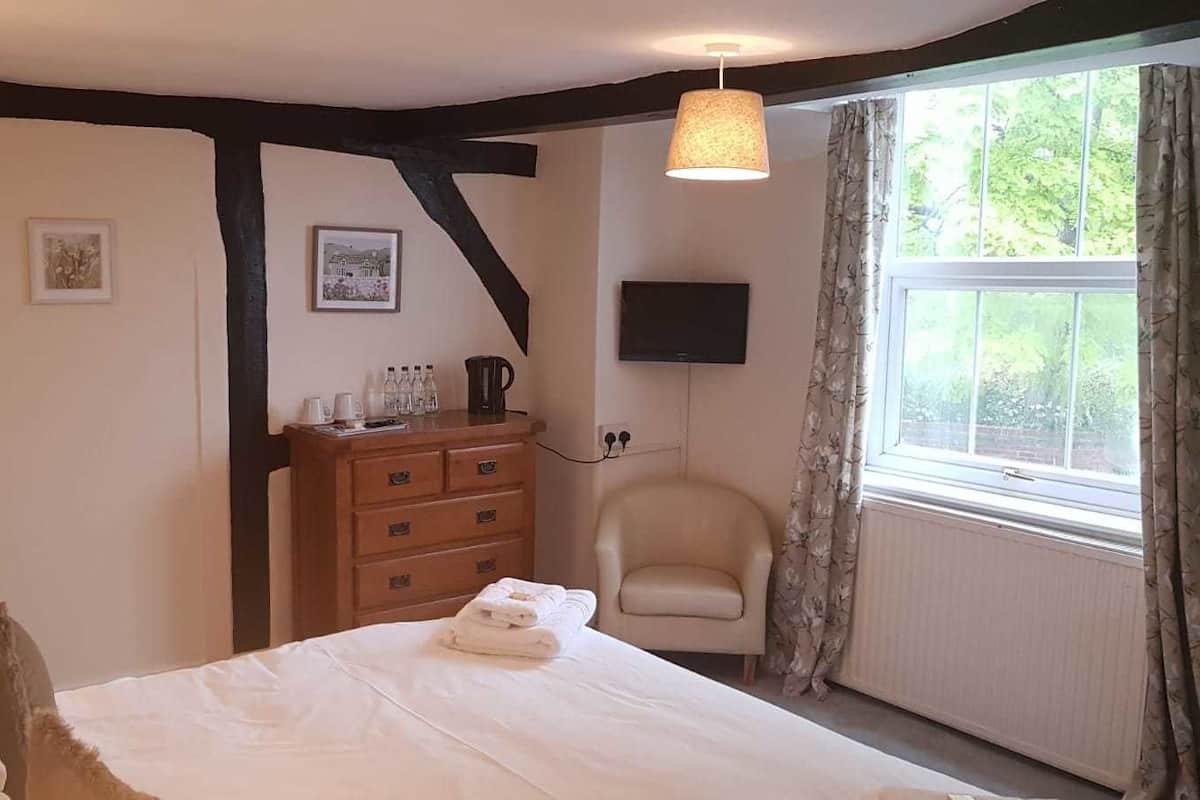 Standard Double Room (Room 4) | Desk, iron/ironing board, WiFi (free), bed sheets