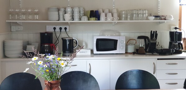 冰箱、微波炉、烤箱、炉灶