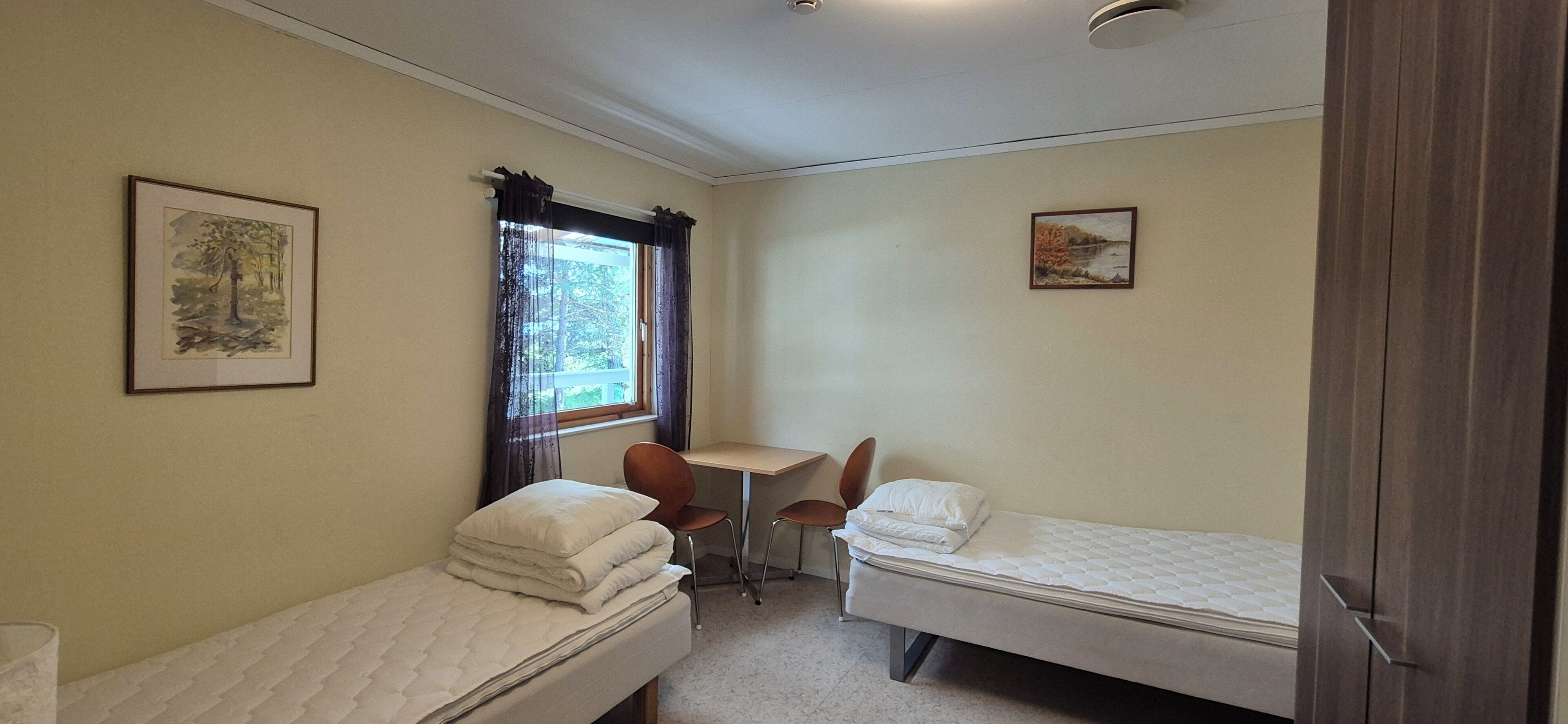 Dobbelt- eller tomannsrom – økonomi, delt bad (Linens Excluded) | Wi-fi (inkludert)