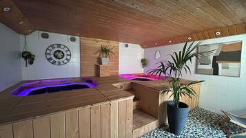 Bathtub spa indoor