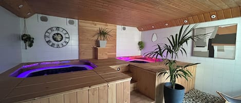 Indoor spa tub