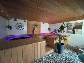 Bañera de hidromasaje interior