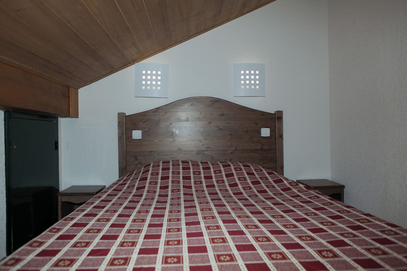 Free cots/infant beds, bed sheets