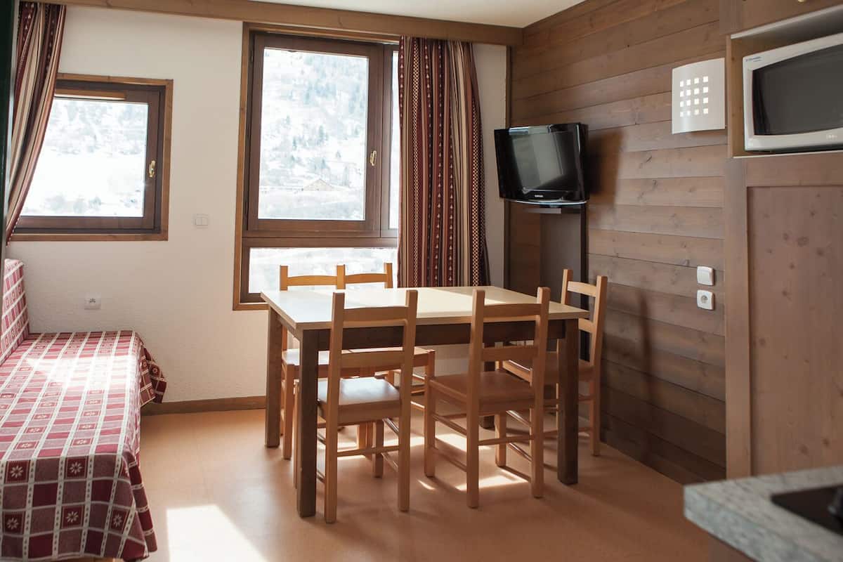 Appartement, 3 chambres | Coin séjour