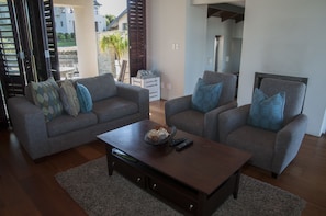 Deluxe House, 3 Bedrooms | Living room | Flat-screen TV, fireplace - 10 Martingale (Knysna)