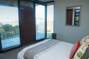 Deluxe House, 3 Bedrooms | 3 bedrooms, iron/ironing board, free cribs/infant beds, WiFi - 10 Martingale (Knysna)