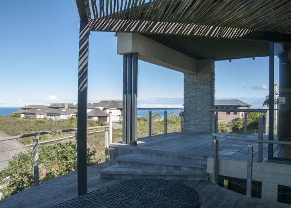 Deluxe House, 3 Bedrooms | Balcony - 10 Martingale (Knysna)