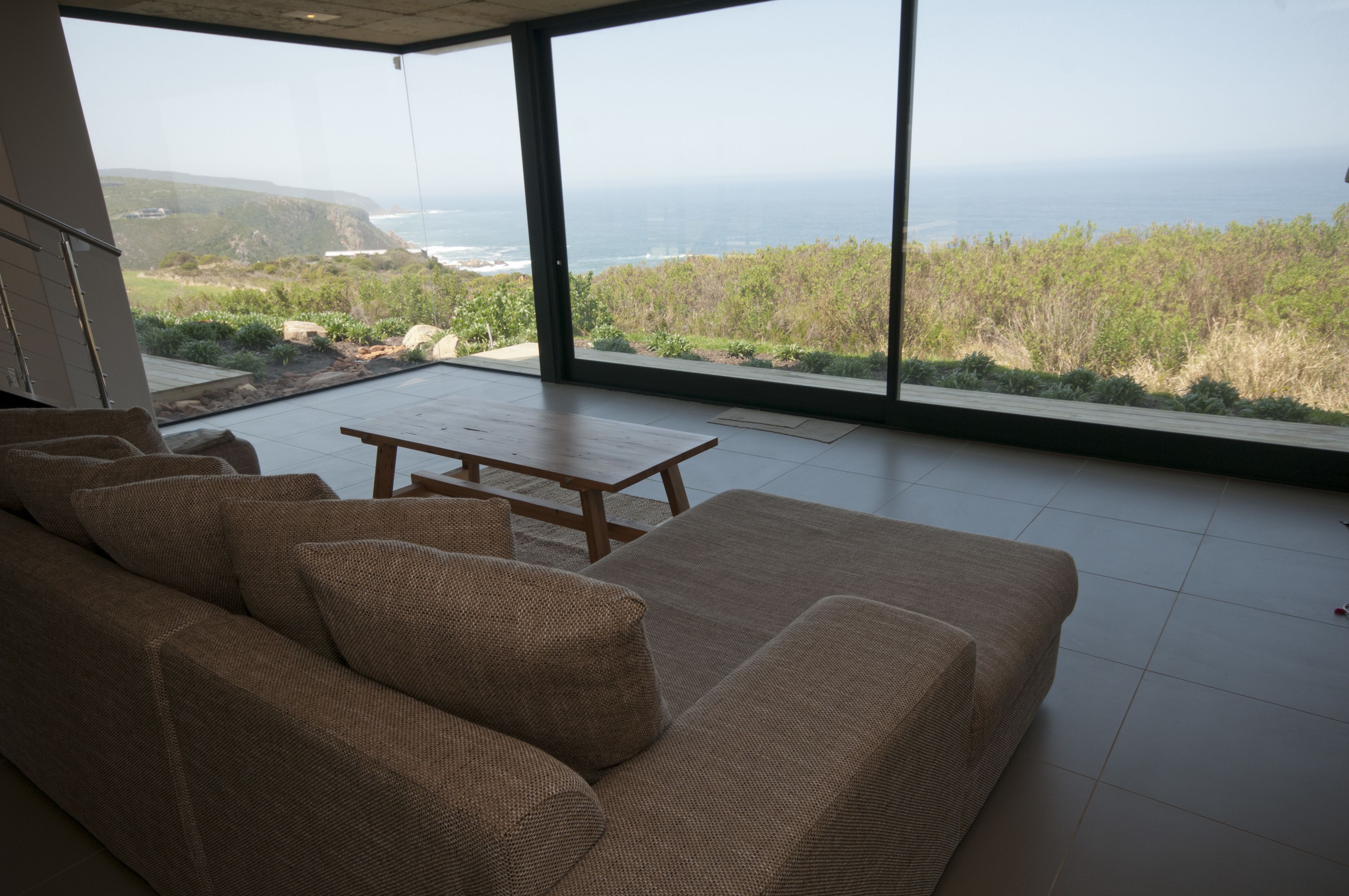 Deluxe House, 5 Bedrooms | Living room | Flat-screen TV, fireplace