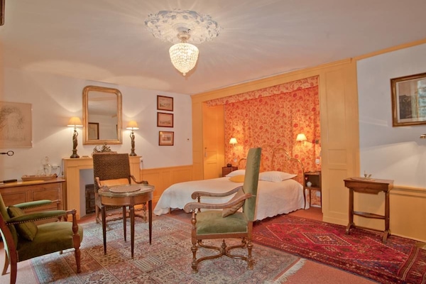 Family Suite, 1 Double Bed with Sofa bed, Non Smoking (Messidor) | Premium bedding, iron/ironing board, free WiFi, bed sheets