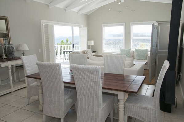House, 3 Bedrooms | In-room dining - 3 Nantucket (Knysna)