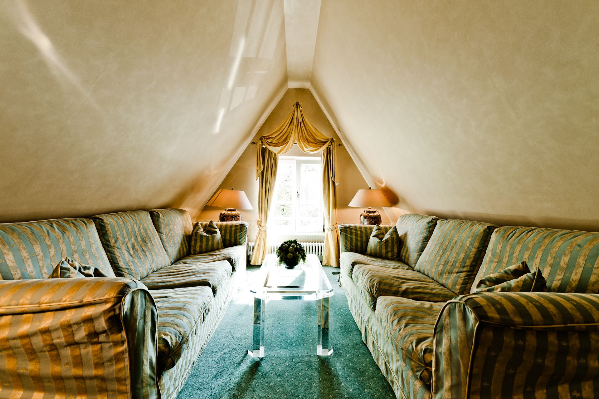 1 bedroom, egyptian cotton sheets, premium bedding, down duvets