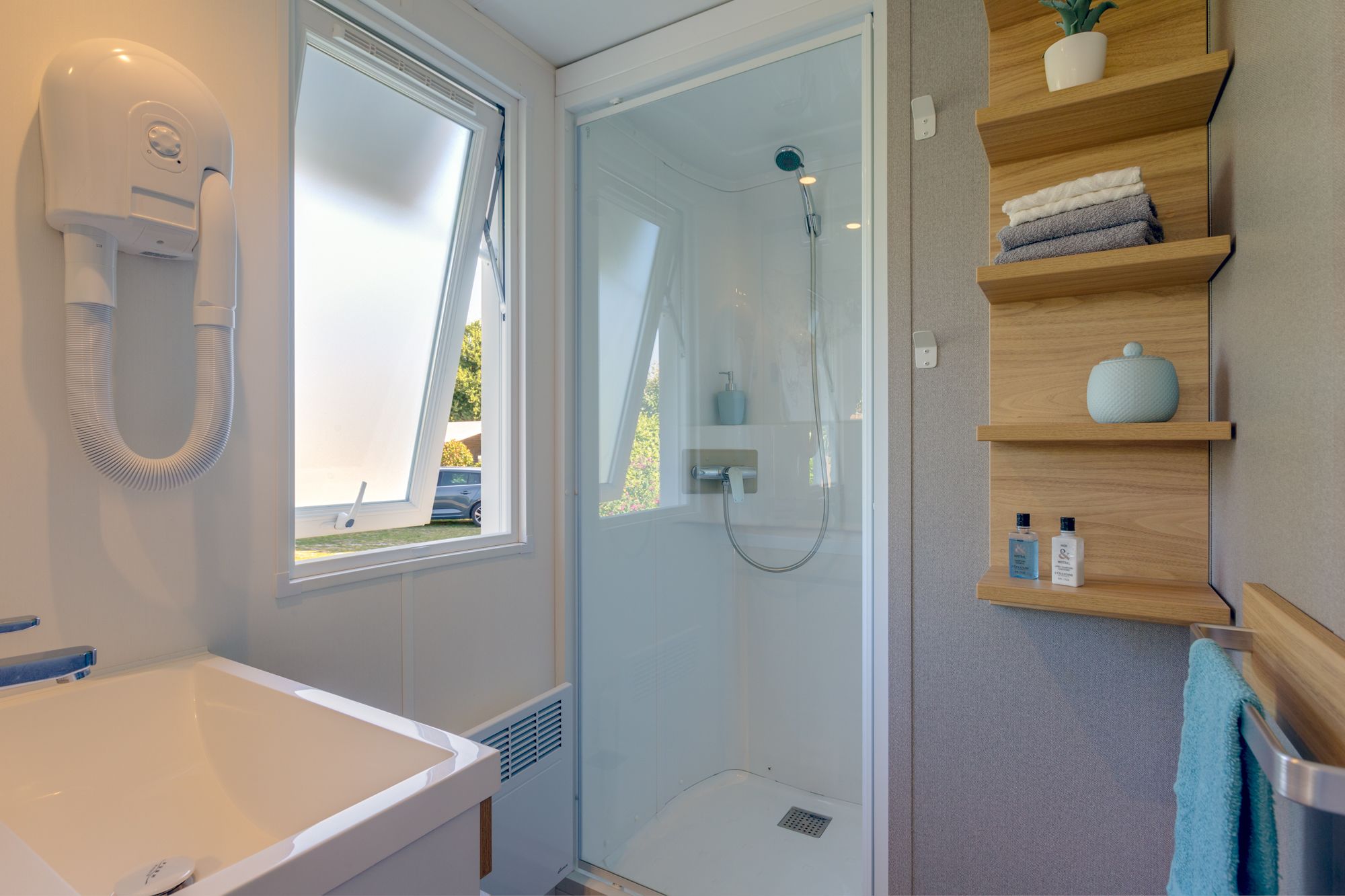 Cottage, 2 Bedrooms (3 Fleurs) | Bathroom | Shower, hair dryer