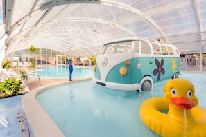 2 piscines couvertes, piscine extérieure (ouverte en saison)