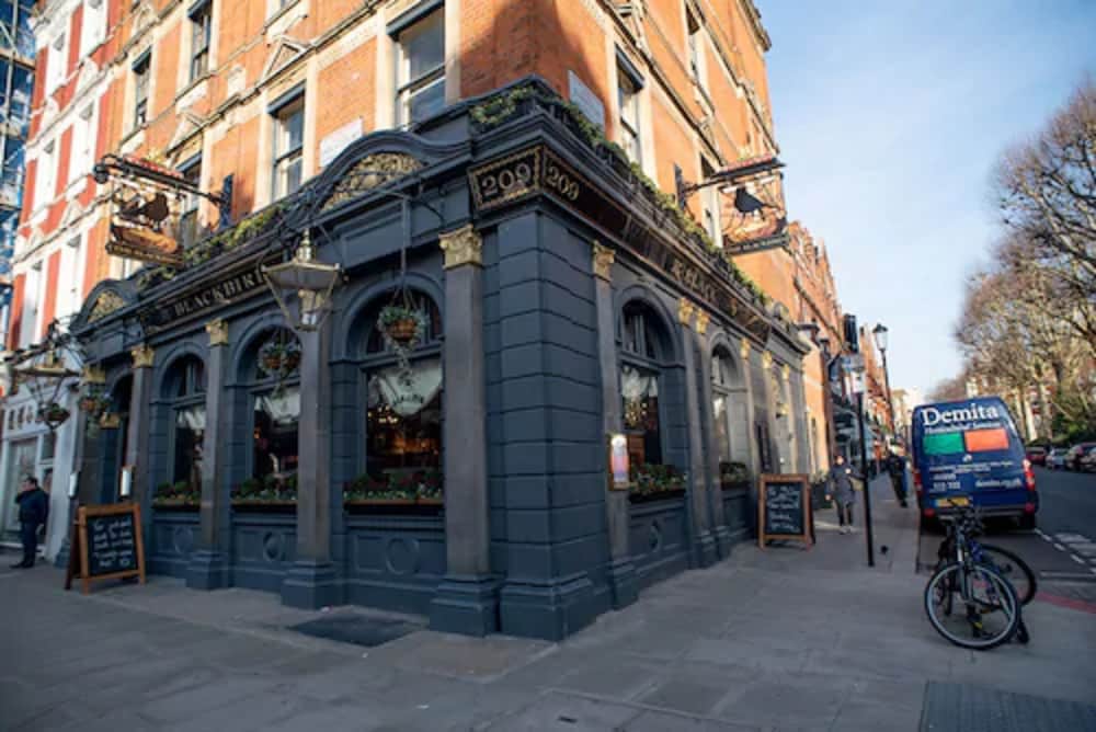 The Blackbird, Earl's Court by null