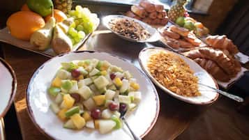 Termasuk sarapan Inggeris setiap hari