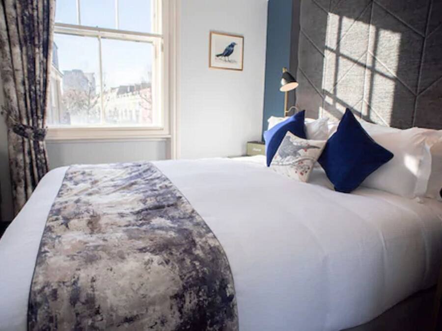 Kamar Standar | Seprai premium, setrika/meja setrika, Wi-Fi gratis, dan seprai linen