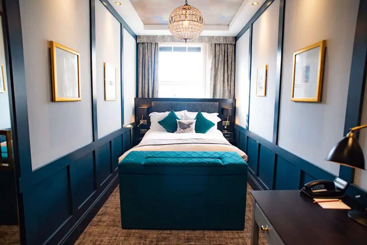 Klassieke tweepersoonskamer | Luxe beddengoed, een strijkplank/strijkijzer, gratis wifi, beddengoed