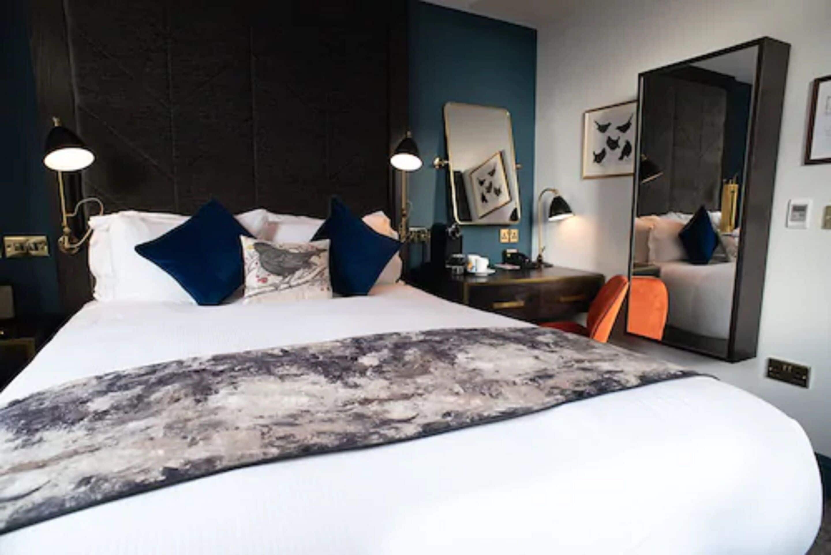 small double room | premium bedding, iron/ironing board, free wifi, bed sheets